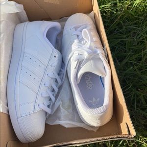 White Adidas Superstar J☆